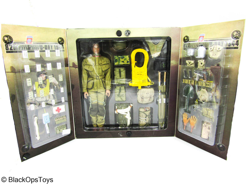 Load image into Gallery viewer, WWII - US 82nd Airborne Division Combat Medic D-Day - MINT IN BOX
