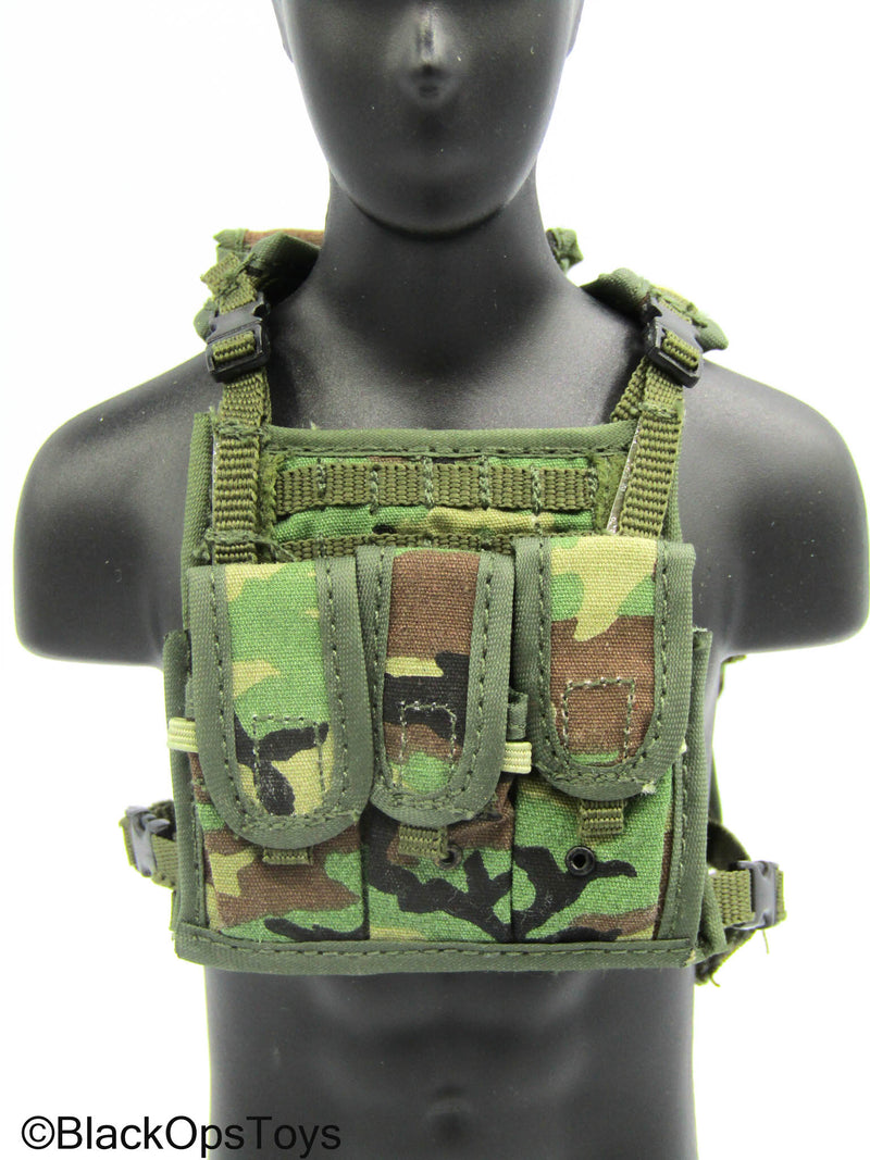 Load image into Gallery viewer, Woodland Plate Carrier Vest
