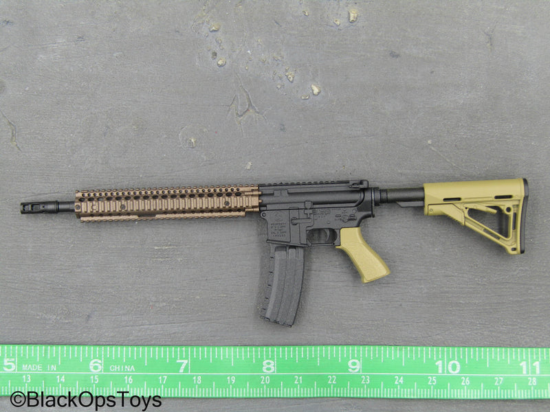 Load image into Gallery viewer, Special Forces - Black &amp; Tan M4 Rifle w/60 Round Magazine
