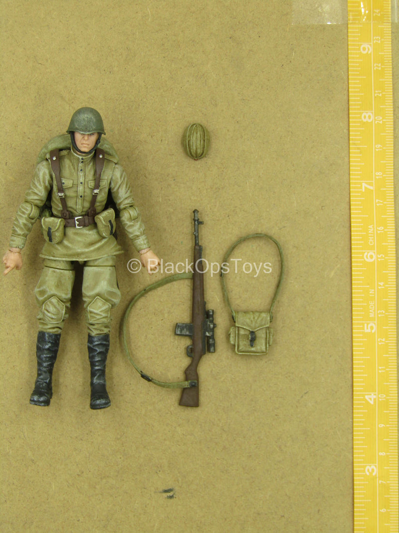 Load image into Gallery viewer, 1/18 - WWII - Soviet Infantry - Complete Male Body w/Weapon (Type 3)
