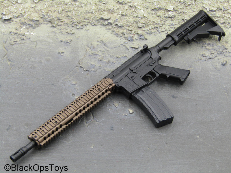 Load image into Gallery viewer, Special Forces - Black &amp; Bronze Like M4 Rifle w/60 Round Magazine
