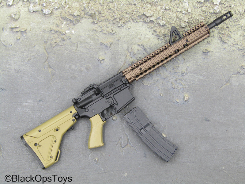 Load image into Gallery viewer, Special Forces - Black &amp; Tan M4 Rifle w/60 Round Magazine
