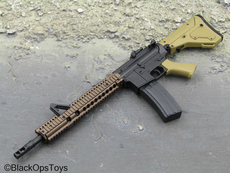 Load image into Gallery viewer, Special Forces - Black &amp; Tan M4 Rifle w/60 Round Magazine
