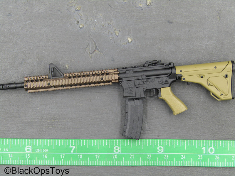 Load image into Gallery viewer, Special Forces - Black &amp; Tan M4 Rifle w/60 Round Magazine
