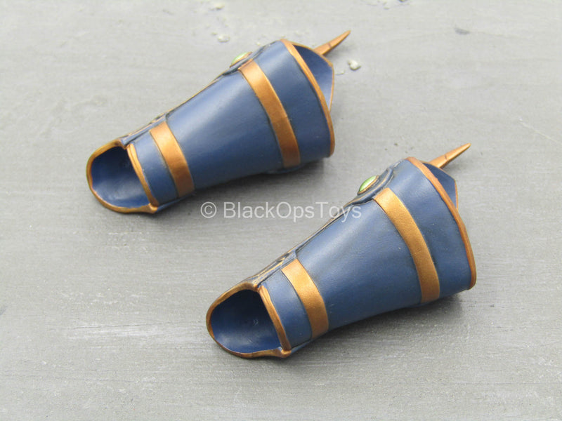 Load image into Gallery viewer, Anubis - Black &amp; Bronze Spiked Gauntlets
