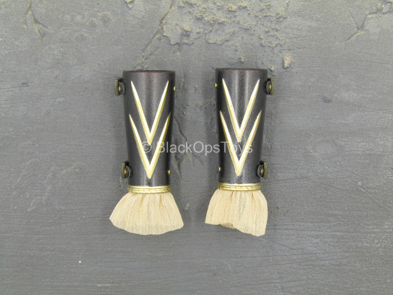 Load image into Gallery viewer, Dragon Knight - Black &amp; Gold Colored Metal Gauntlets
