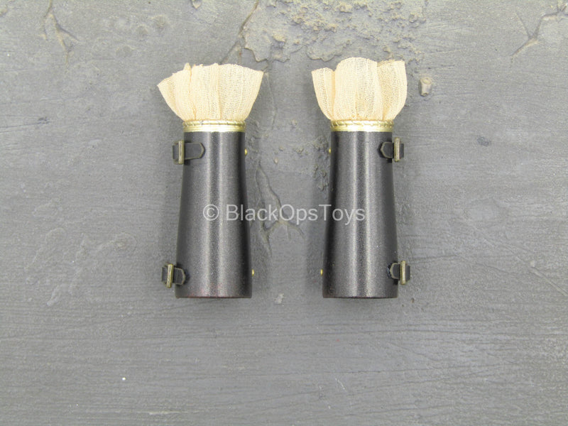 Load image into Gallery viewer, Dragon Knight - Black &amp; Gold Colored Metal Gauntlets
