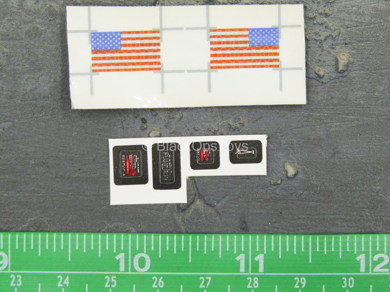 Load image into Gallery viewer, American Flag Patch (x2) w/Weapon Patches
