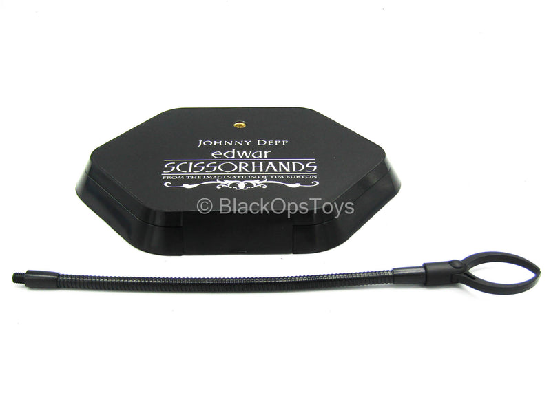 Load image into Gallery viewer, Lady Scissorhands - Base Figure Dynamic Stand
