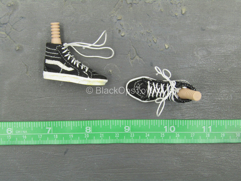 Load image into Gallery viewer, Rogue Survivor Anna - Weathered Black Shoes w/Pegs
