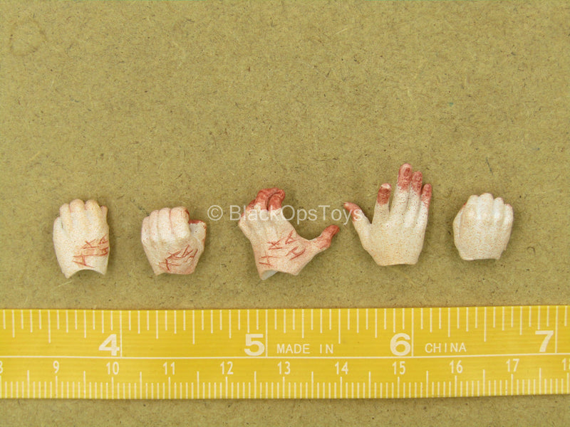 Load image into Gallery viewer, 1/12 - The Joker Deluxe - Male Bloody Hand Set (Type 1)
