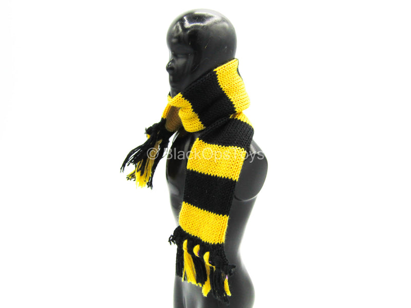 Load image into Gallery viewer, Harry Potter - Christmas Accs. - Black &amp; Yellow Scarf
