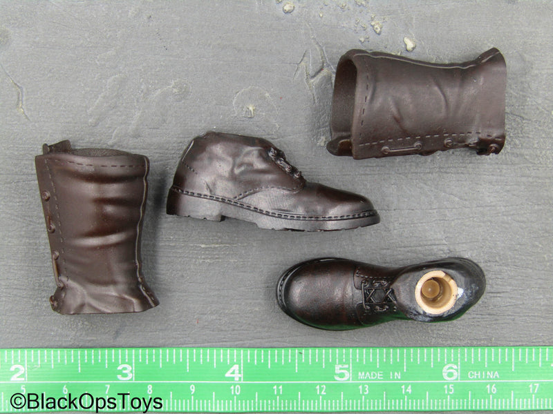 Load image into Gallery viewer, Outlaws Of The March - Brown Boots (Peg Type)
