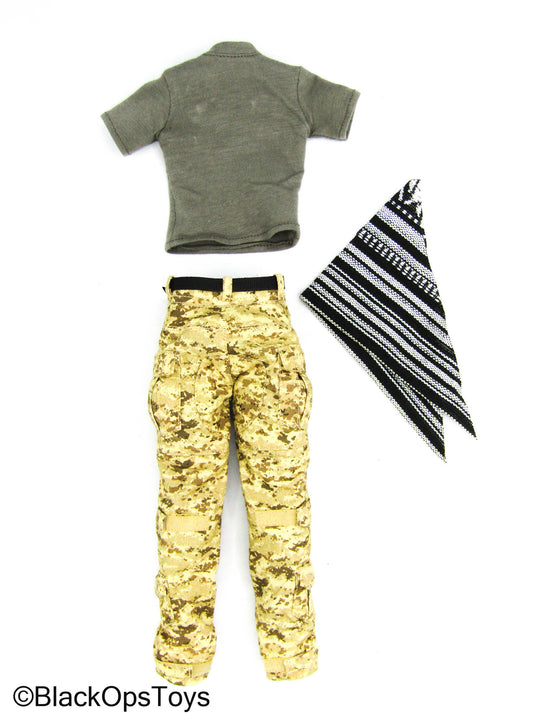 Pvt 1st Class Mike Winter Geronimo Ver - AOR1 Combat Pants w/Grey Shirt
