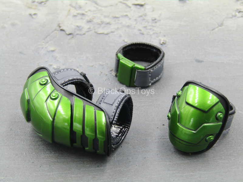 Load image into Gallery viewer, Spiderman - New Goblin - Green Arm Guards
