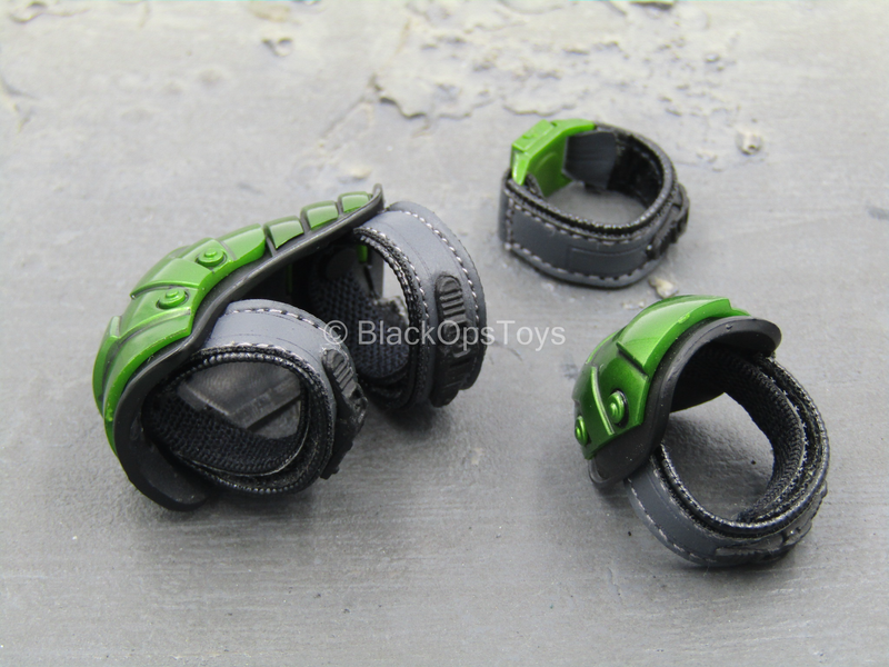 Load image into Gallery viewer, Spiderman - New Goblin - Green Arm Guards
