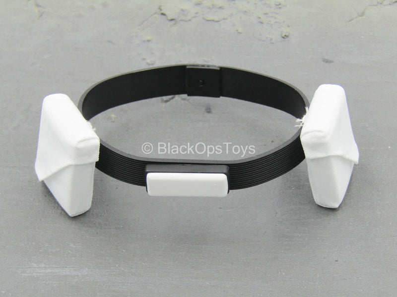 Load image into Gallery viewer, STAR WARS - Snowtrooper - Black Utility Belt w/White Pouches

