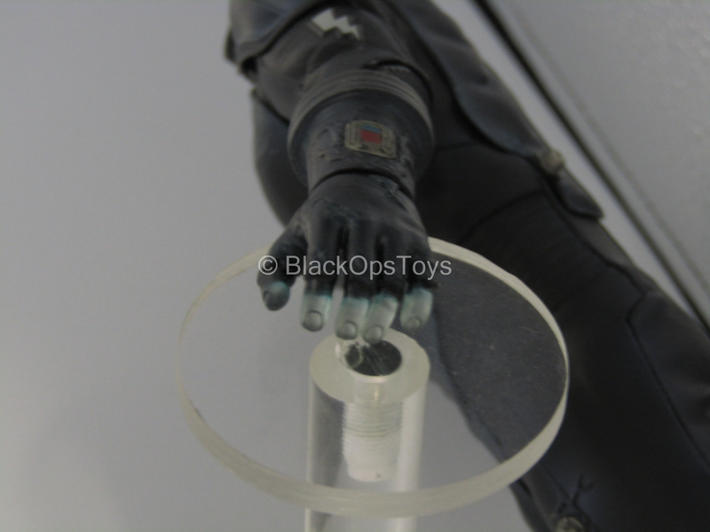 Load image into Gallery viewer, Spiderman 2 - Electro - Male Base Body w/Light Up Hands
