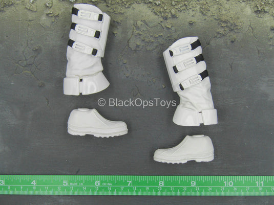 STAR WARS - Snowtrooper - Black & White Boots (Peg Type)