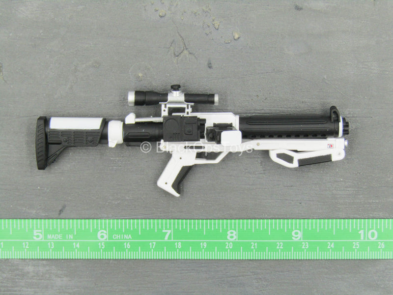 Load image into Gallery viewer, STAR WARS - Snowtrooper - Blaster Rifle w/Extendable Stock
