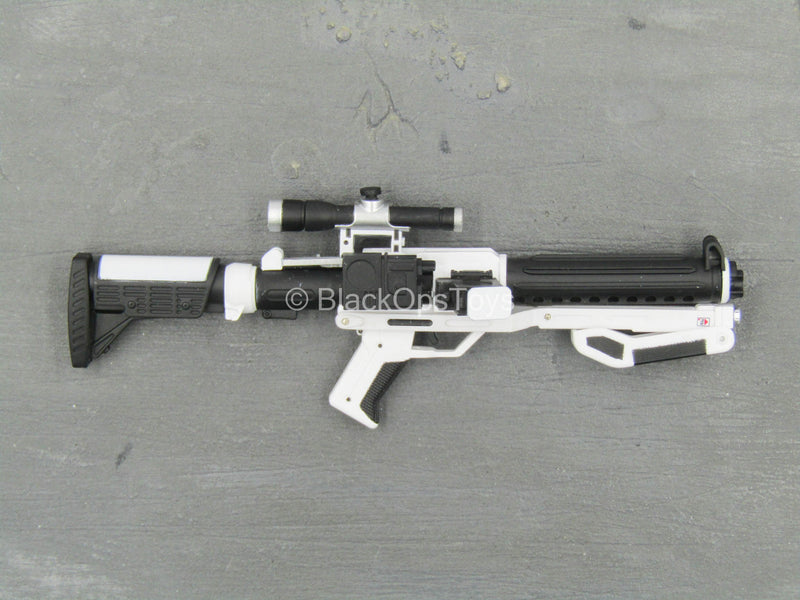 Load image into Gallery viewer, STAR WARS - Snowtrooper - Blaster Rifle w/Extendable Stock
