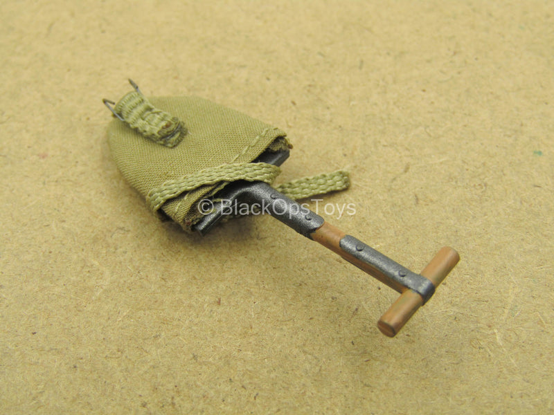 Load image into Gallery viewer, 1/12 - WWII US Army Paratrooper - Trenching Tool w/Cover
