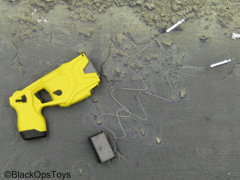 Load image into Gallery viewer, Technical Geek - Yellow Taser w/Charge Effect
