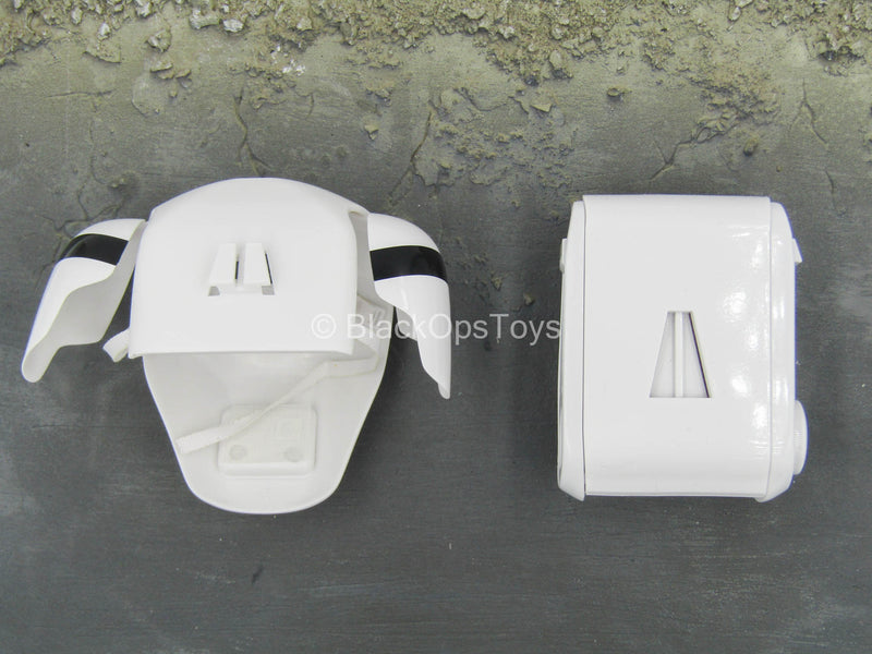 Load image into Gallery viewer, STAR WARS - Snowtrooper - White Chest Armor w/Backpack
