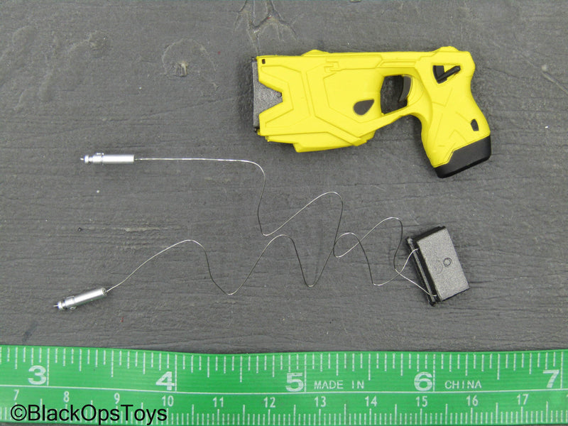Load image into Gallery viewer, Technical Geek - Yellow Taser w/Charge Effect
