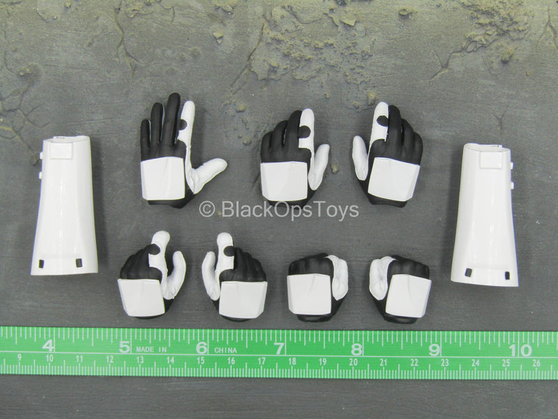 Load image into Gallery viewer, STAR WARS - Stormtrooper - Gloved Hand Set (x7) w/Forearm Guards
