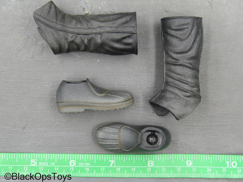 Load image into Gallery viewer, Star Wars Boba Fett - Black 2-Part Boots (Peg Type)
