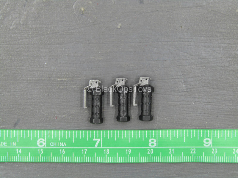 Load image into Gallery viewer, GI Joe - Snake Eyes - Flashbang Grenade (x3)
