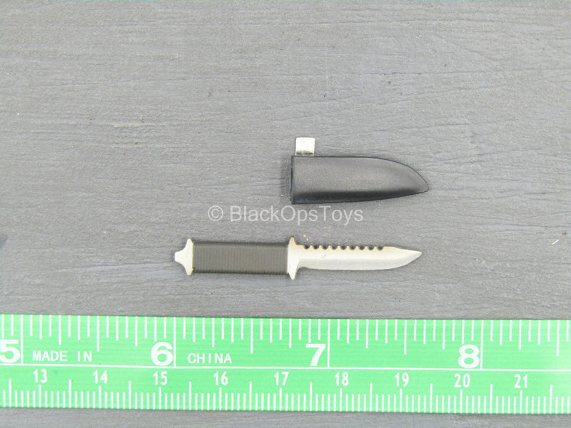 Load image into Gallery viewer, The Punisher - Metal Black Short Combat Knife w/Sheath

