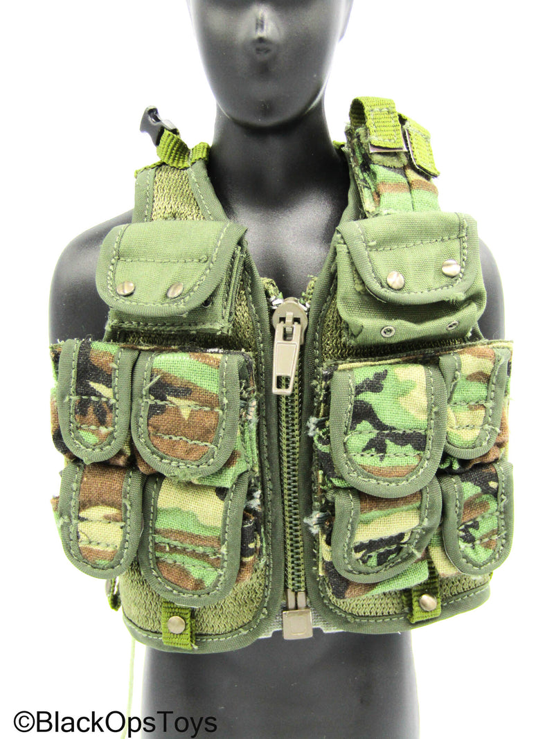 Load image into Gallery viewer, Hot Toys - VBSS Hong Kong Exclusive 100 Units WW - Woodland Combat Vest
