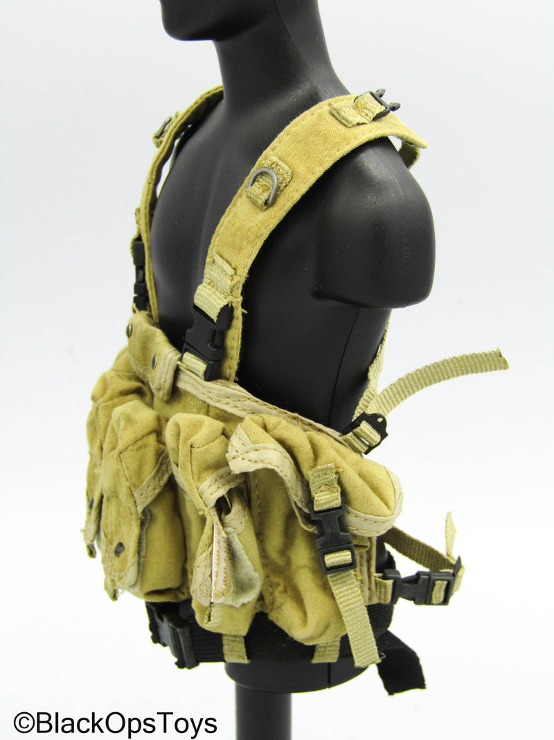 Load image into Gallery viewer, Hot Toys - Polar Mountain Striker - Tan Chest Rig
