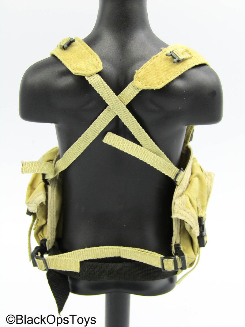 Load image into Gallery viewer, Hot Toys - Polar Mountain Striker - Tan Chest Rig
