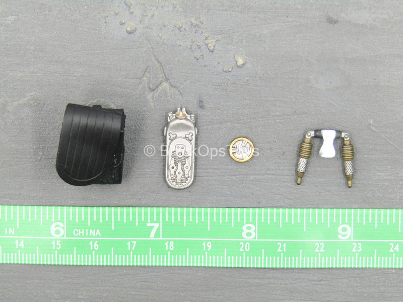 Load image into Gallery viewer, STAR WARS - Anakin Skywalker - Equipment Set w/Black Pouch

