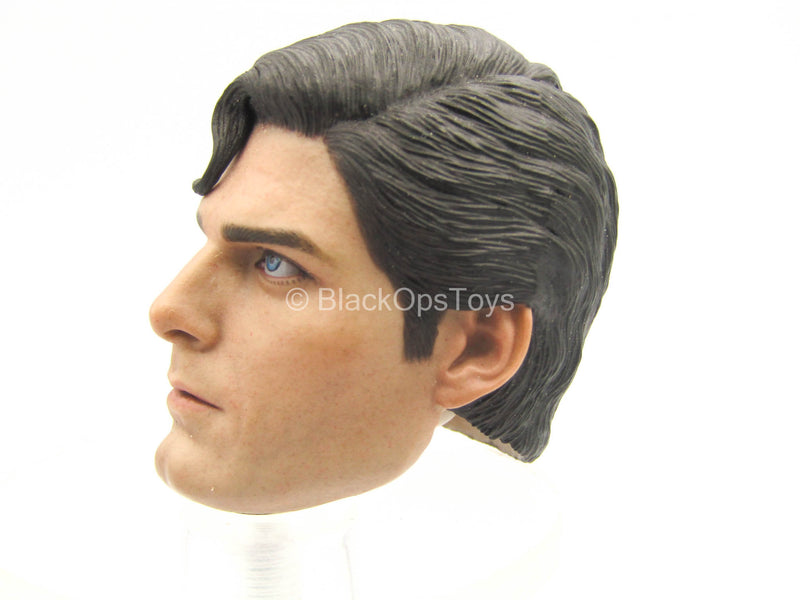 Load image into Gallery viewer, Superman - Male Head Sculpt &amp; Hand Set w/Figure Stand
