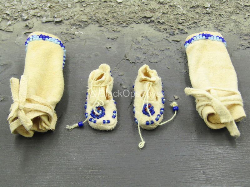 Load image into Gallery viewer, Lewis &amp; Clark - Sacagawea &amp; Pomp - Hide Like Moccasins (Foot Type)

