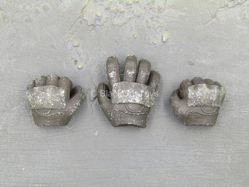 Load image into Gallery viewer, GoT - Tormund Giantsbane - Weathered Gloved Hand Set (Type 1)
