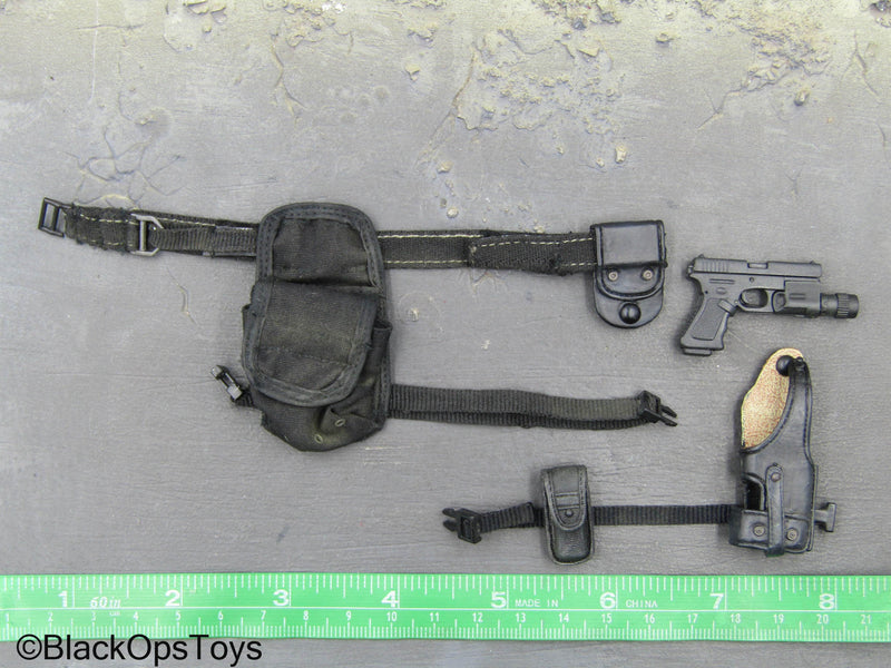 Load image into Gallery viewer, Hot Toys - Black 9mm Pistol w/Black Belt &amp; Pouch Set
