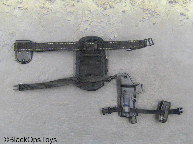 Load image into Gallery viewer, Hot Toys - Black 9mm Pistol w/Black Belt &amp; Pouch Set
