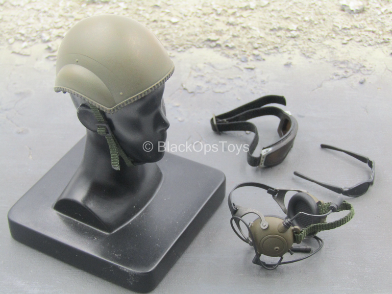 Load image into Gallery viewer, British Tank Army - Helmet w/Goggles &amp; Headphones
