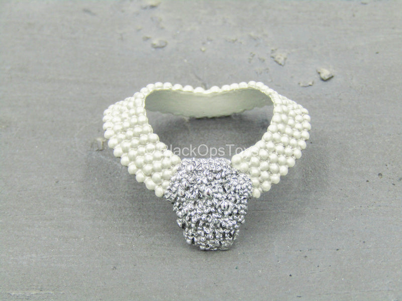 Load image into Gallery viewer, Breakfast At Tiffany&#39;s - Holly - Pearl-Like Necklace

