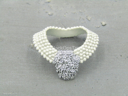 Breakfast At Tiffany's - Holly - Pearl-Like Necklace