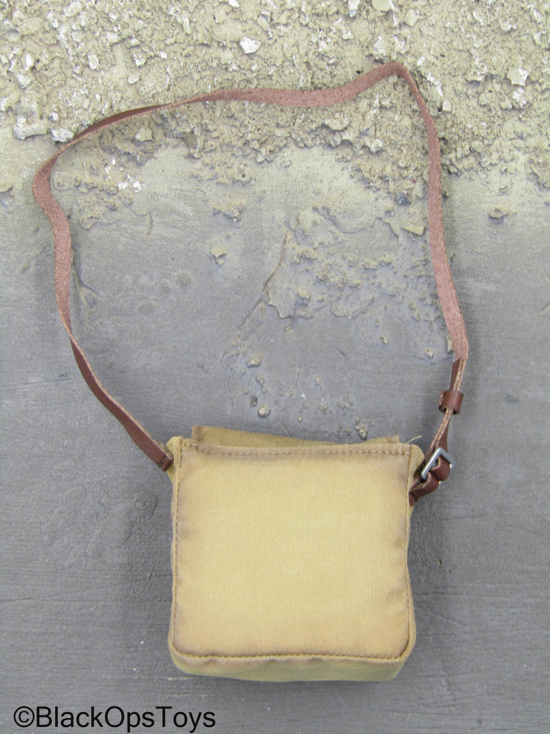 Load image into Gallery viewer, John Wayne - Tan Satchel w/Leather Like Strap
