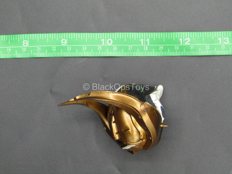 Load image into Gallery viewer, Destiny 2 - Warlock Calus Select - Weathered Helmeted Head Sculpt
