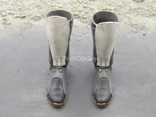 Destiny 2 - Warlock Calus Select - Weathered Boots (Peg Type)