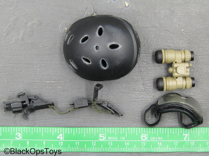 Load image into Gallery viewer, Hot Toys - Black Helmet w/NVG Set
