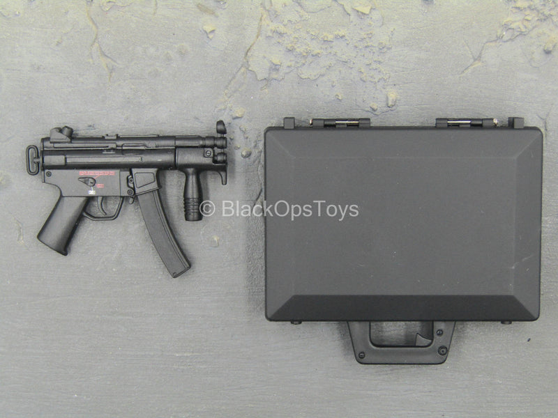 Load image into Gallery viewer, G4 Michael Chan Police FBI - Black MP5 w/Briefcase
